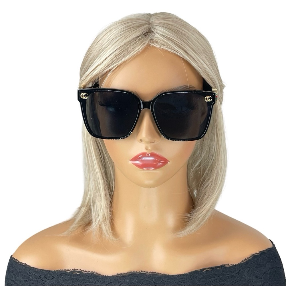 Luxe Fashion Oversized Sunglasses – Black Frame with Gold and Stripe Detail - Picture 3 of 6